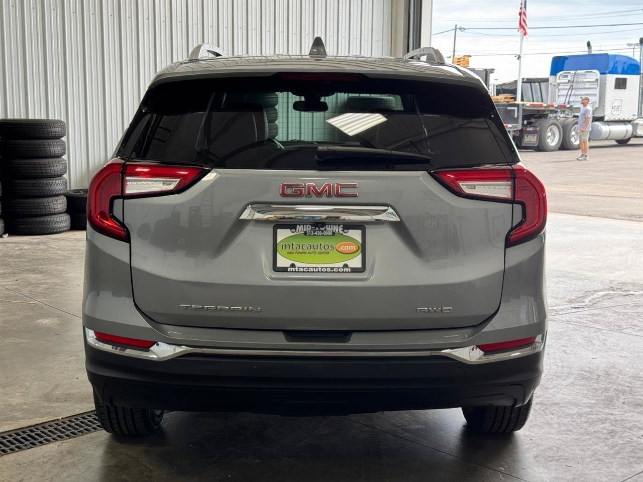 Used 2024 GMC Terrain SLT AWD/4WD image 36