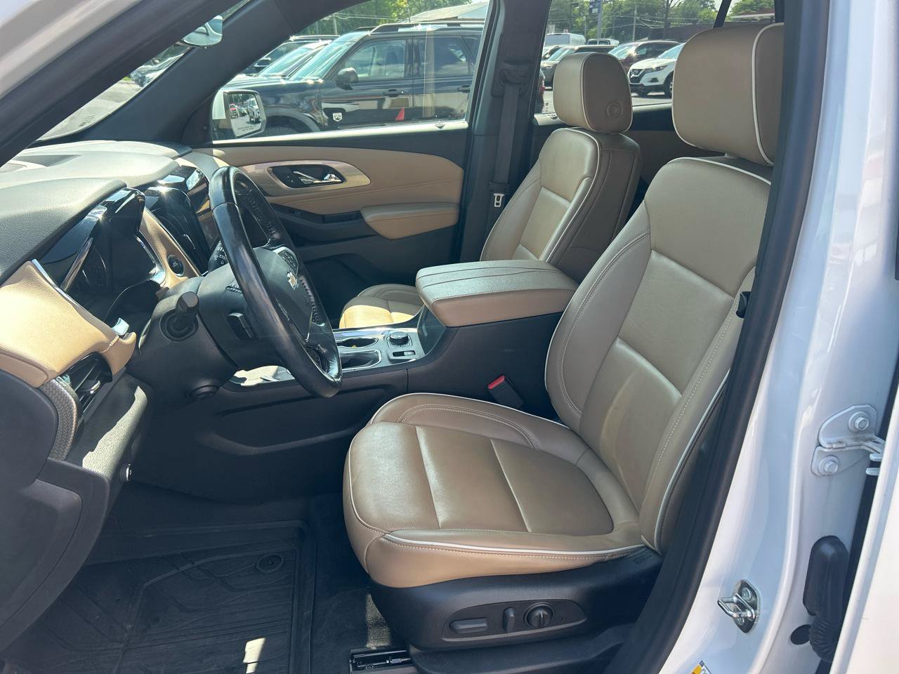 Used 2022 Chevrolet Traverse Premier w/ LPO, Floor Liner Package FWD image 10