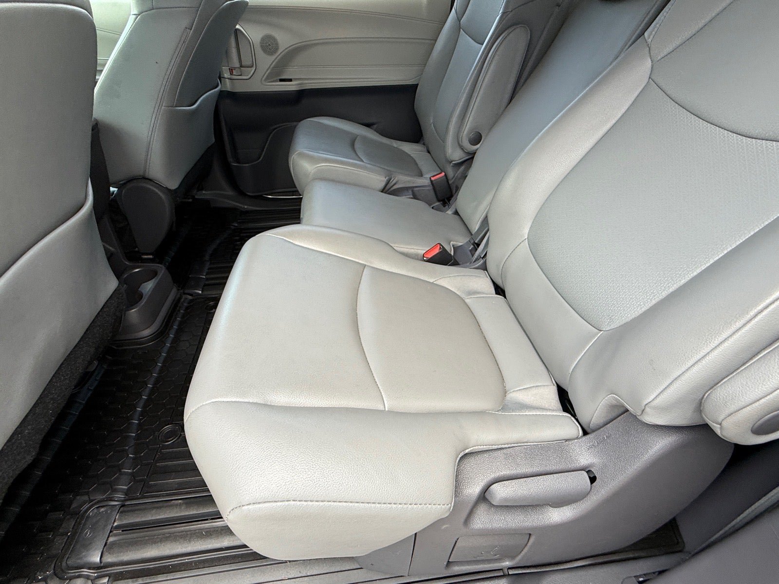 Used 2021 Toyota Sienna XLE FWD image 13
