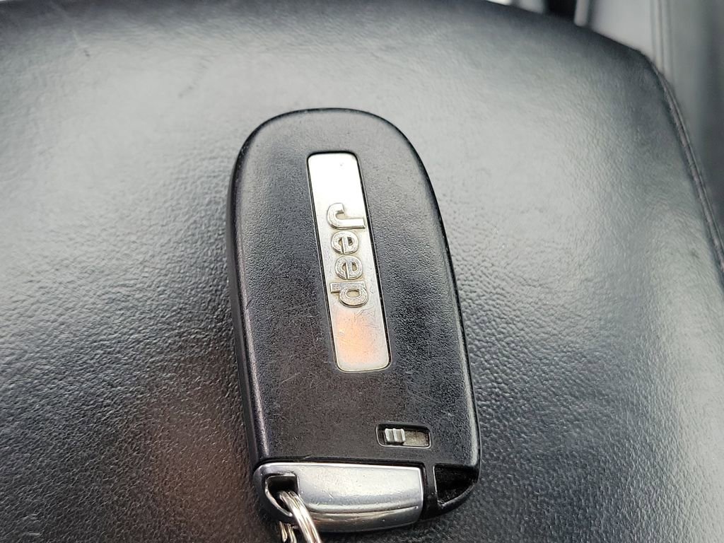 Used 2018 Jeep Grand Cherokee Overland AWD/4WD image 33