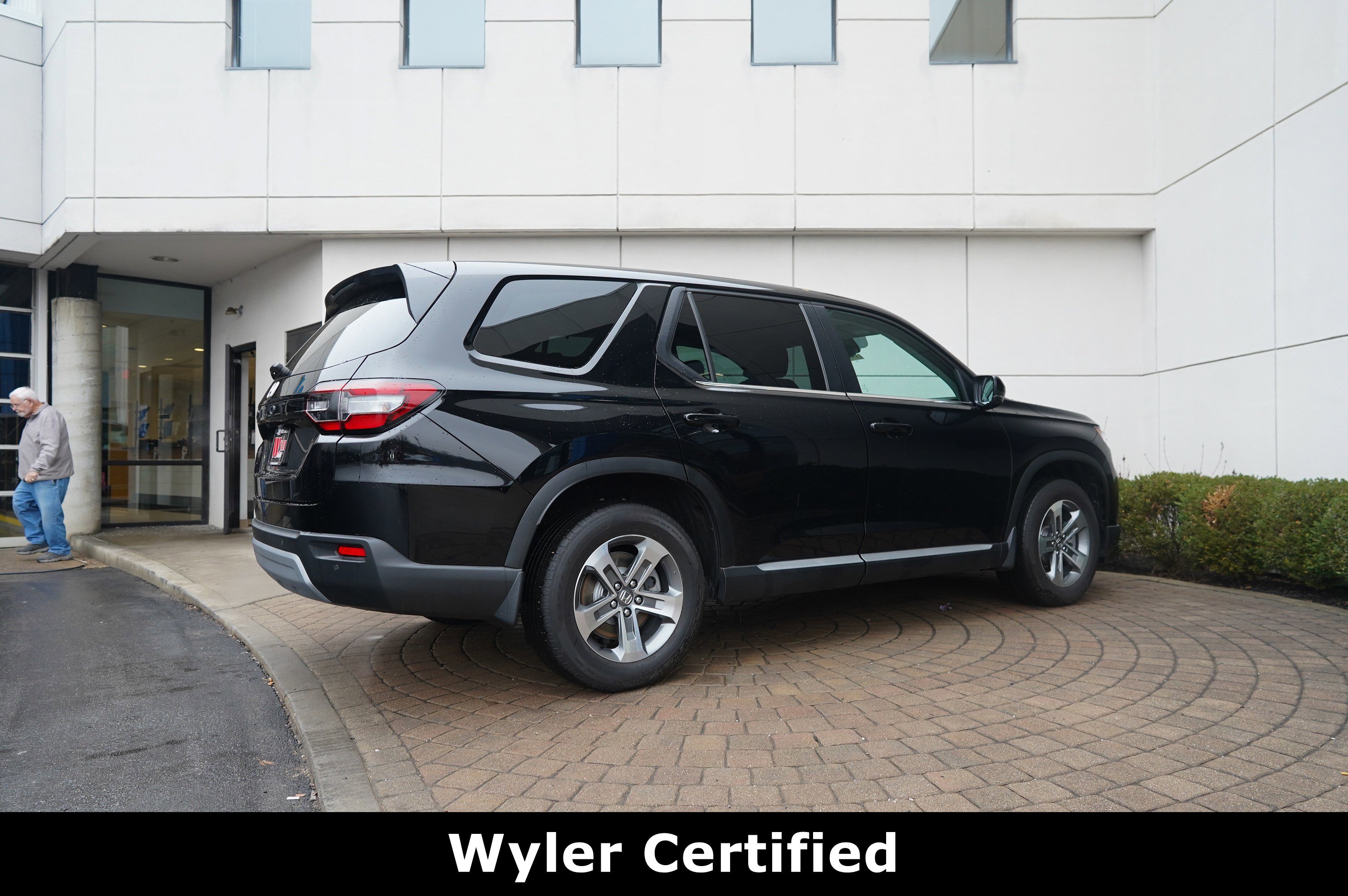 Used 2024 Honda Pilot EX-L image 3