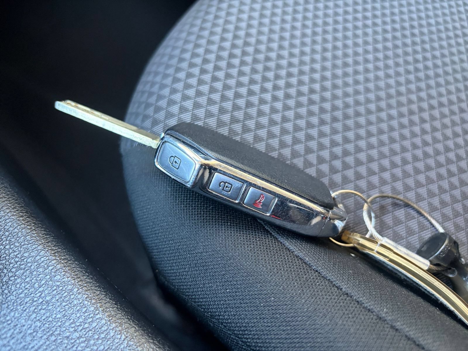 Used 2025 Kia Soul LX w/ LX Technology Package FWD image 20