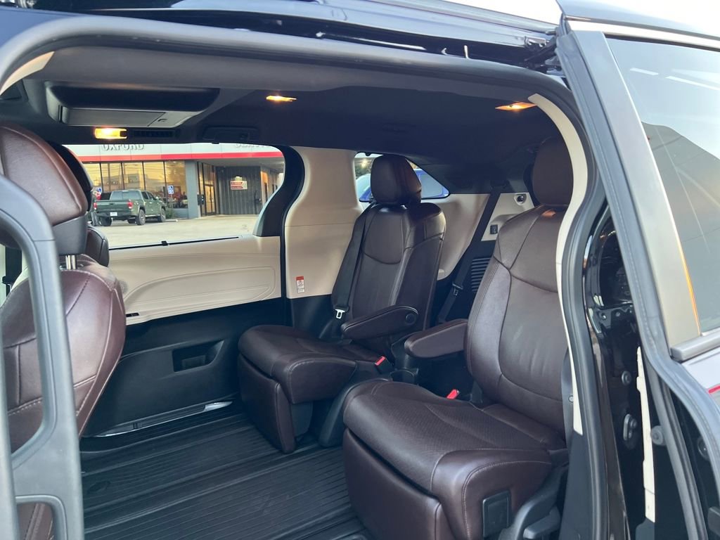 Used 2022 Toyota Sienna Platinum image 27