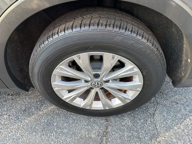 Used 2018 Volkswagen Tiguan S image 7