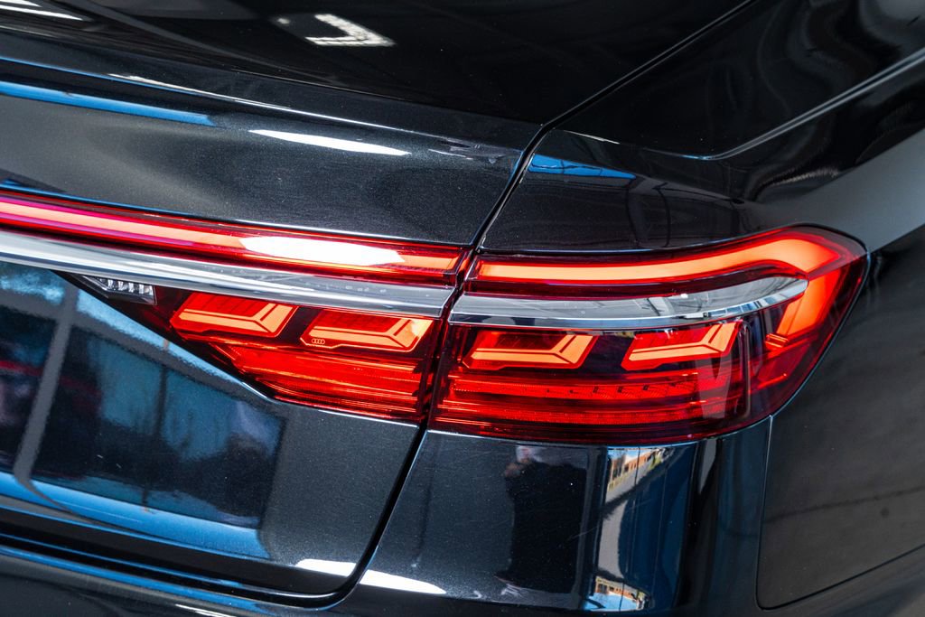 Used 2020 Audi S8 L image 27