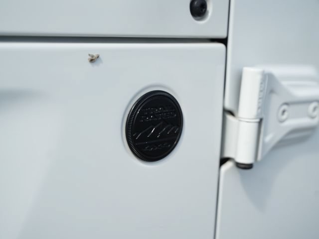 Used 2021 Jeep Gladiator Overland AWD/4WD image 39