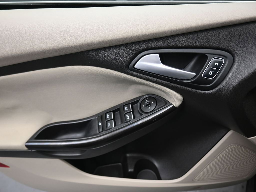 Used 2016 Ford Focus Electric Hatchback image 10