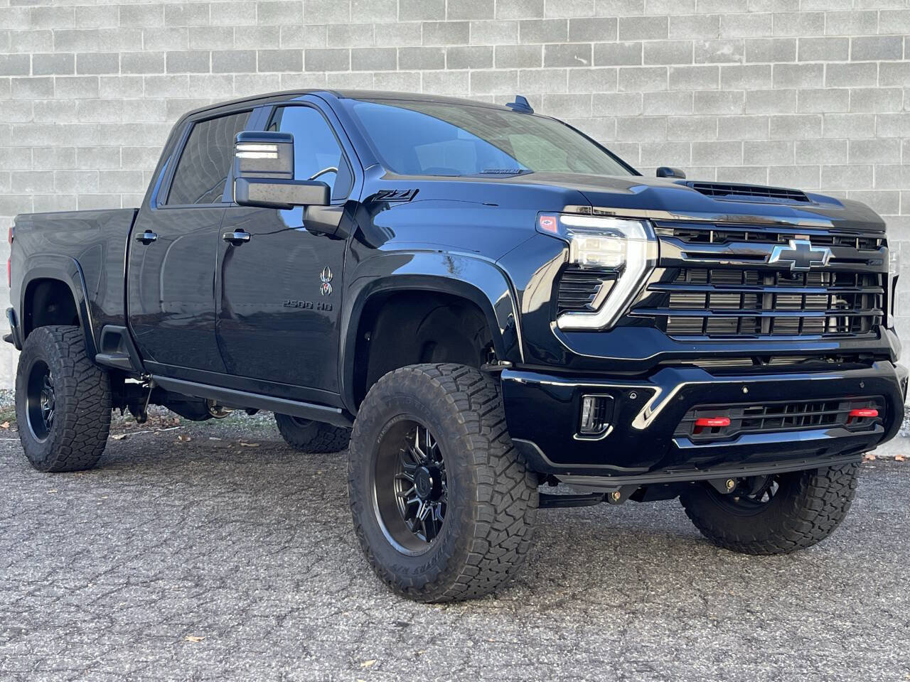 Used 2025 Chevrolet Silverado 2500 LT w/ Trail Boss Package image 2