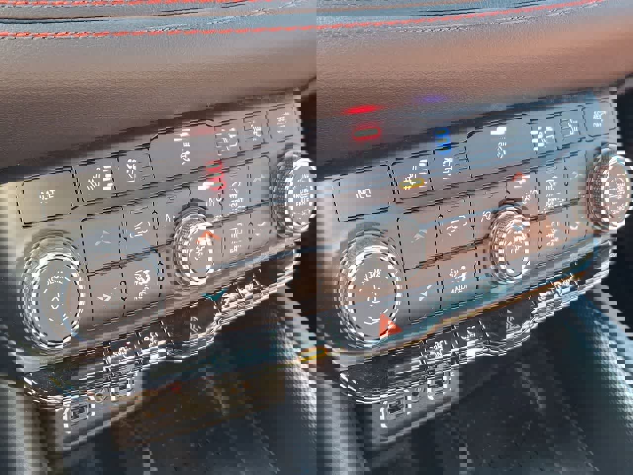 Used 2025 Dodge Durango R/T image 25