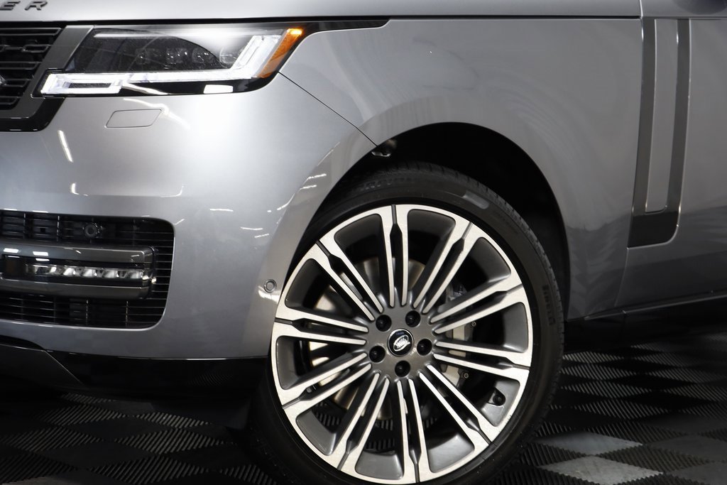 New 2025 Land Rover Range Rover Long Wheelbase SE image 4