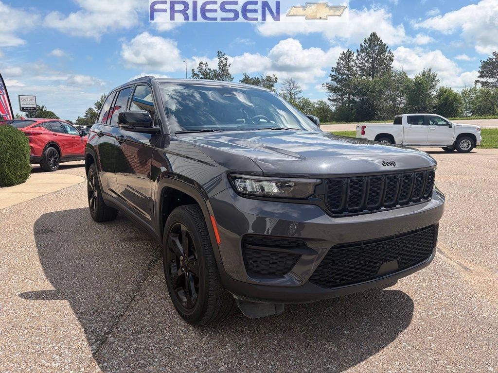 Used 2023 Jeep Grand Cherokee Altitude AWD/4WD image 7