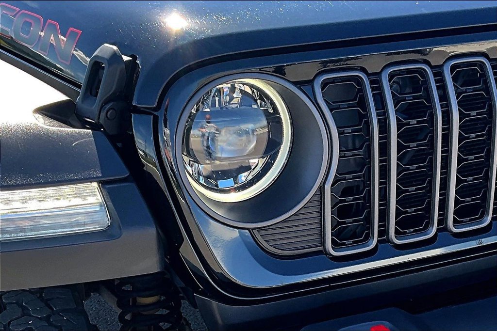 Used 2024 Jeep Wrangler Unlimited Rubicon AWD/4WD image 29