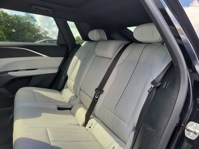 Certified 2024 Cadillac Lyriq Luxury AWD/4WD image 27