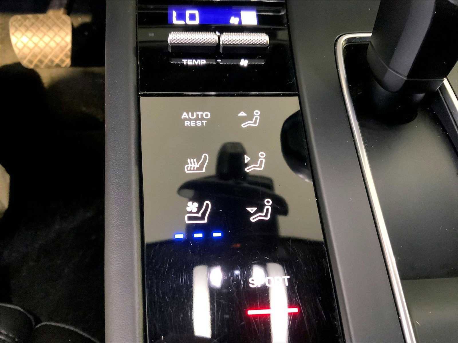 Certified 2023 Porsche Macan S AWD/4WD image 37