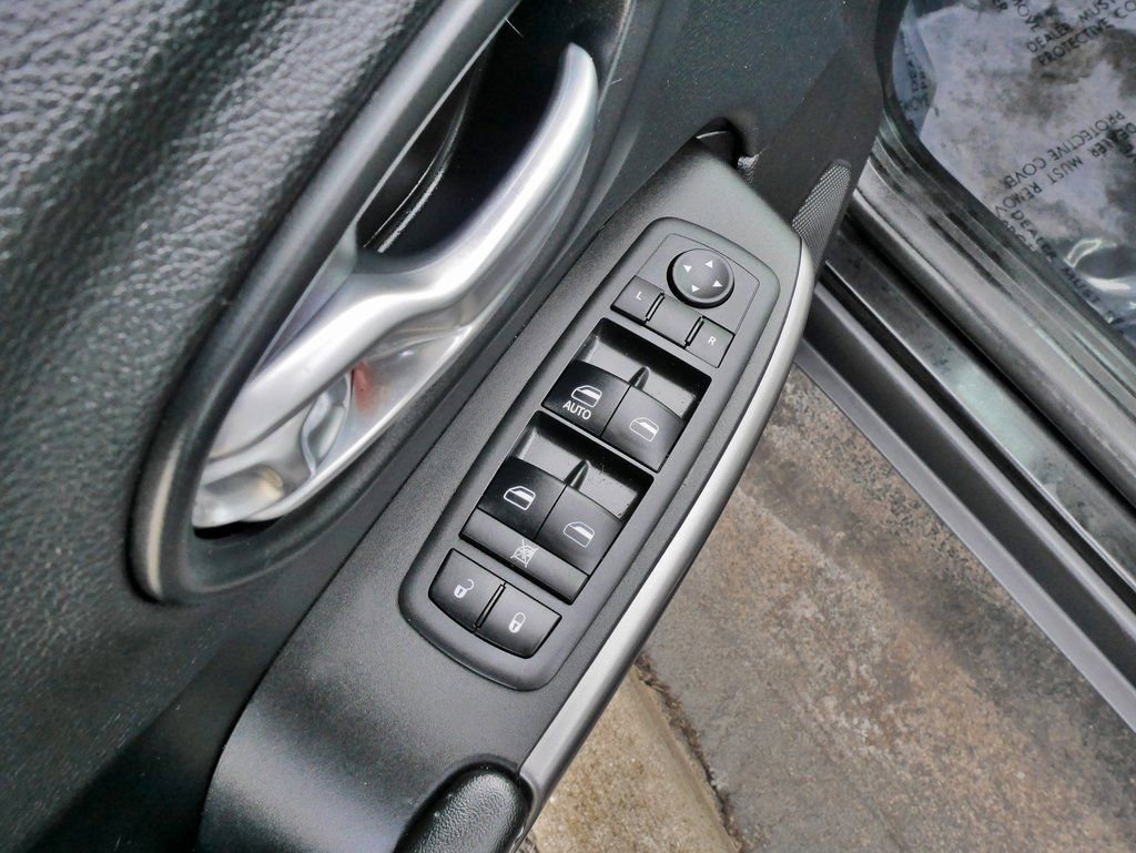 Used 2019 Jeep Cherokee Latitude w/ Cold Weather Group image 16