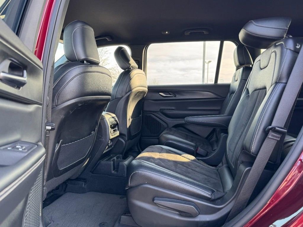 Used 2023 Jeep Grand Cherokee L Laredo AWD/4WD image 10