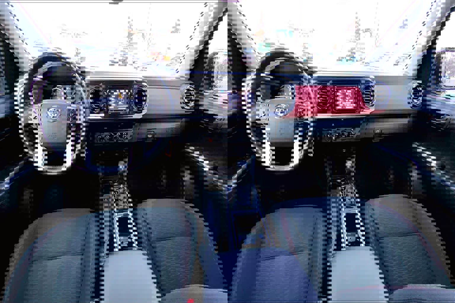 Used 2016 Toyota Tacoma SR5 w/ SR5 Appearance Package (SN) image 16