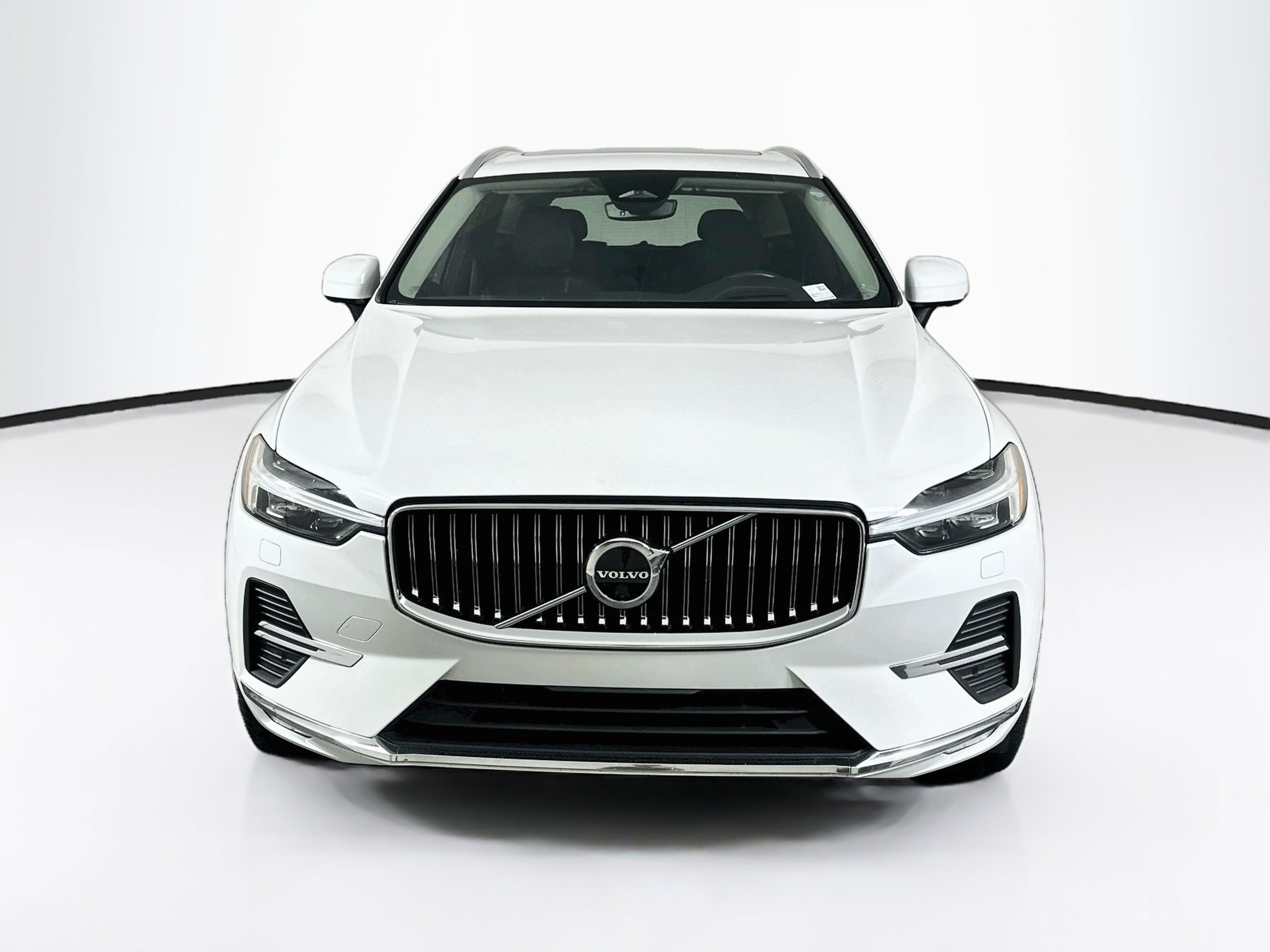 Used 2022 Volvo XC60 B5 Inscription w/ Advanced Package FWD image 2