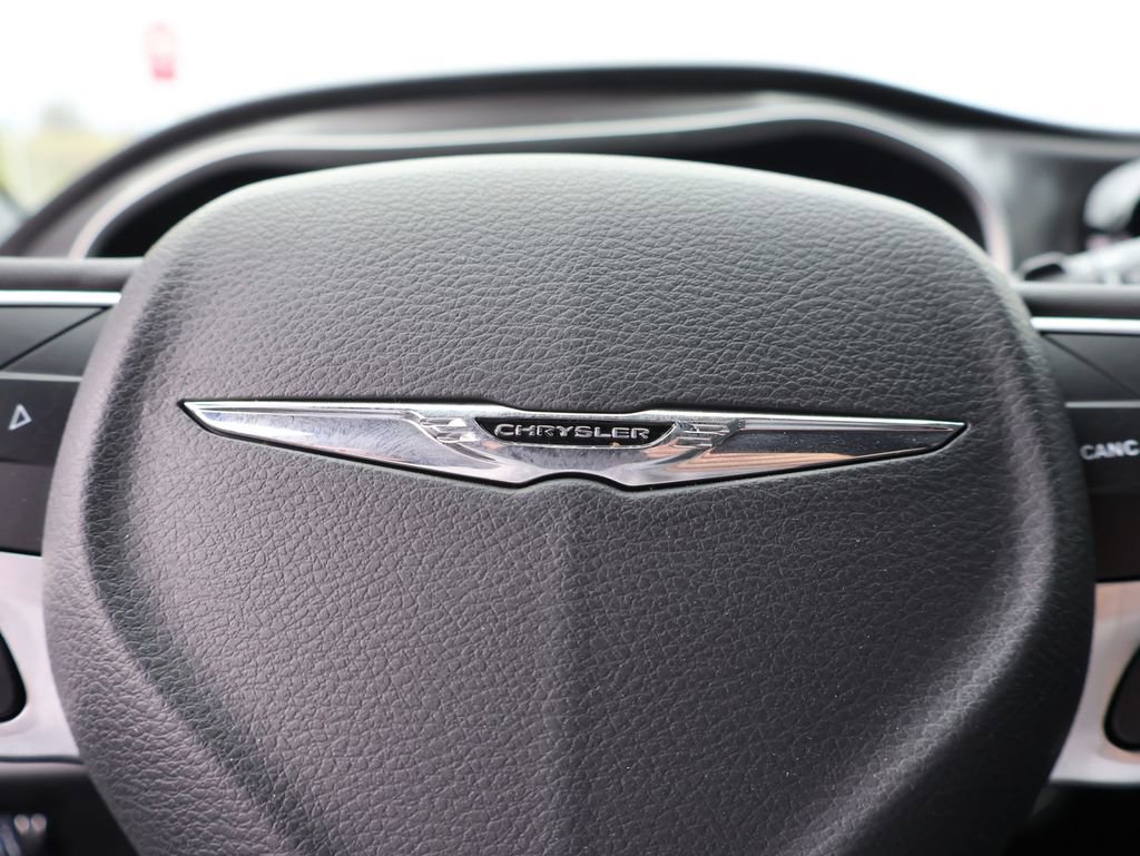 Used 2025 Chrysler Pacifica Select FWD image 26