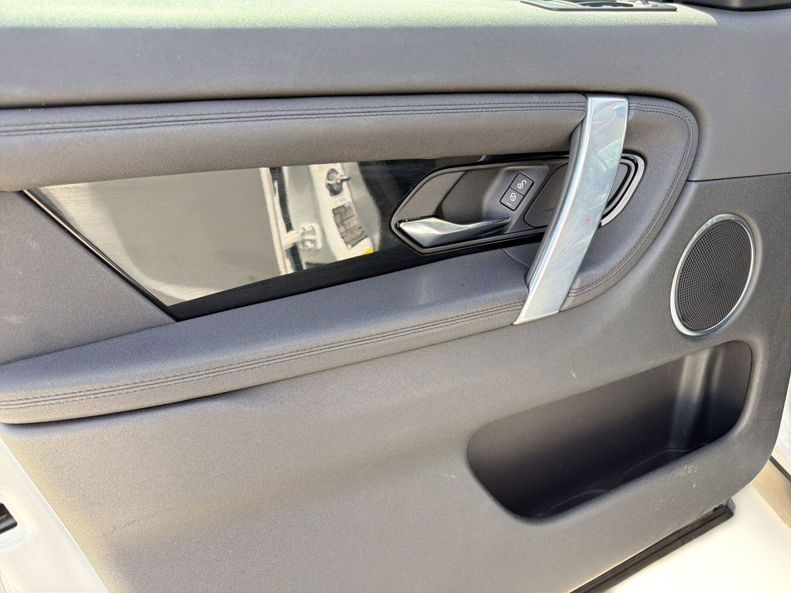 Used 2020 Land Rover Discovery Sport S image 13