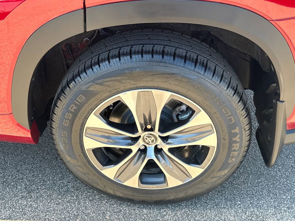 Used 2022 Toyota Highlander XLE AWD/4WD image 44