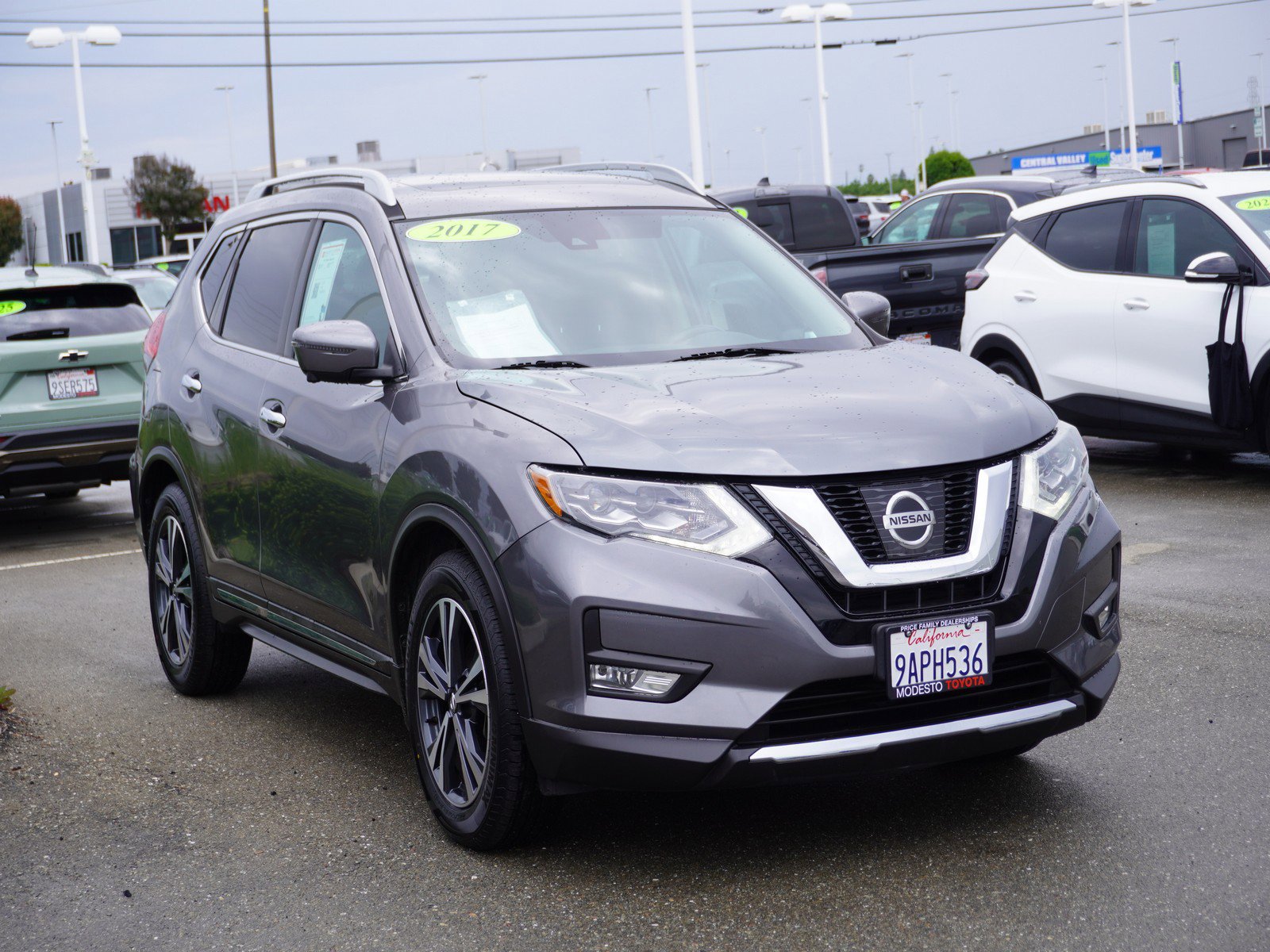 Used 2017 Nissan Rogue SL w/ SL Premium Package FWD image 1