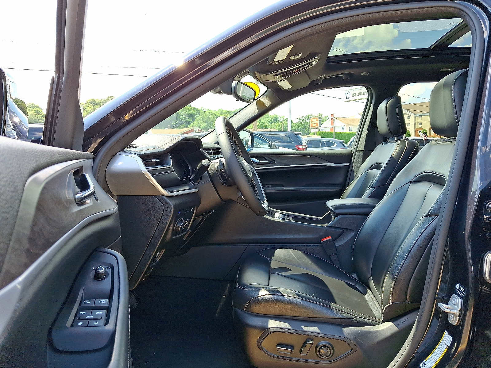 Used 2024 Jeep Grand Cherokee Limited 4xe image 15