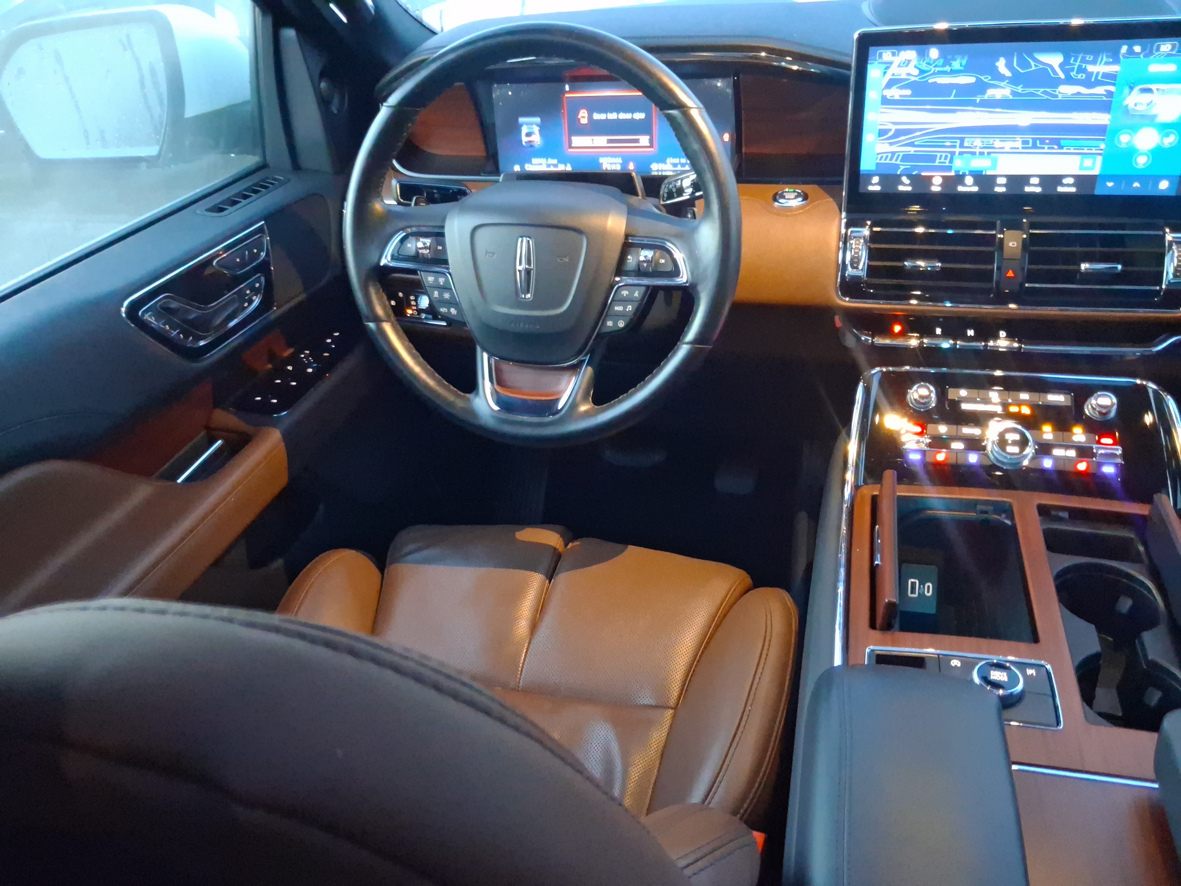 Certified 2023 Lincoln Navigator Reserve w/ Monochromatic Package AWD/4WD image 8