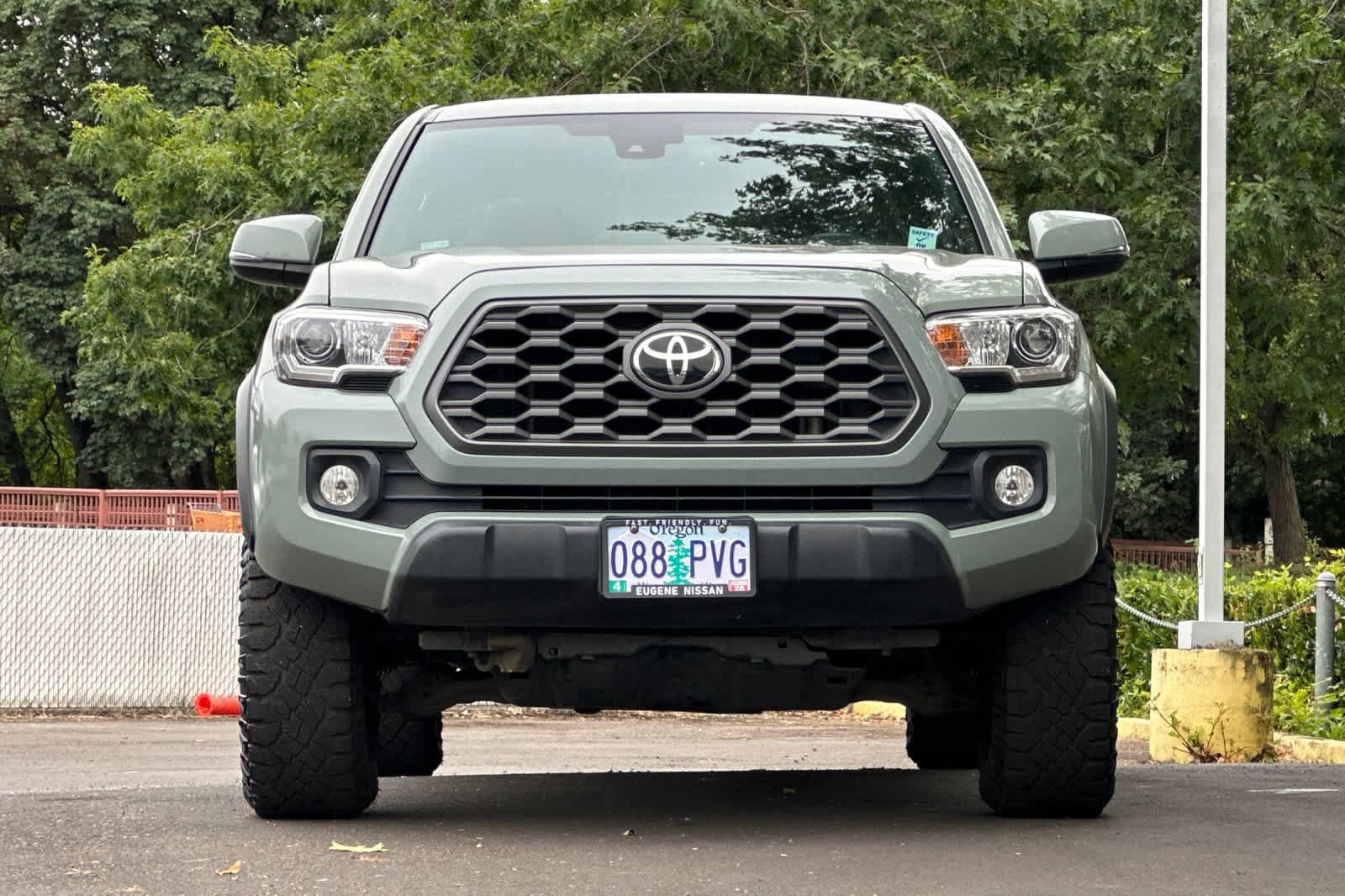 Used 2022 Toyota Tacoma TRD Off-Road AWD/4WD image 10