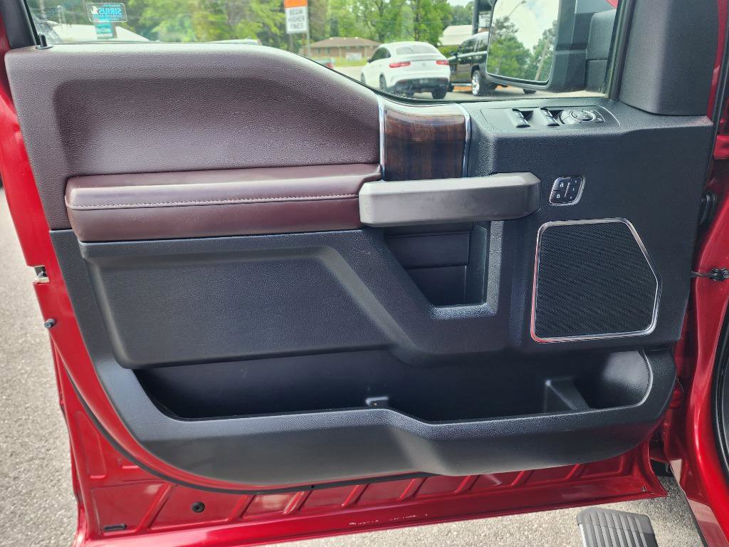 Used 2015 Ford F150 Platinum w/ Equipment Group 701A Luxury AWD/4WD image 13