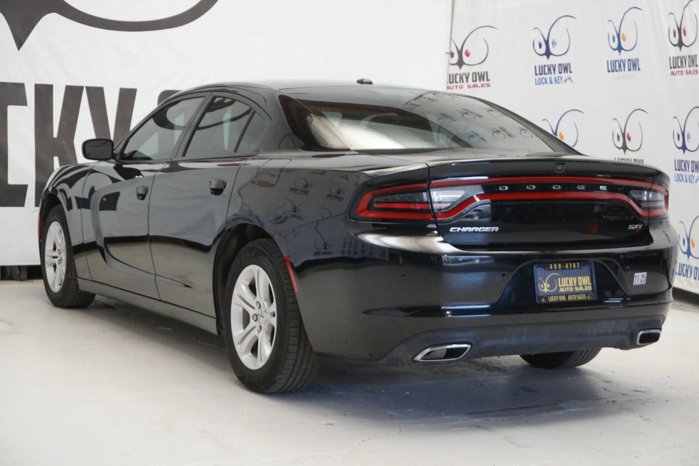 Used 2018 Dodge Charger SXT RWD image 5