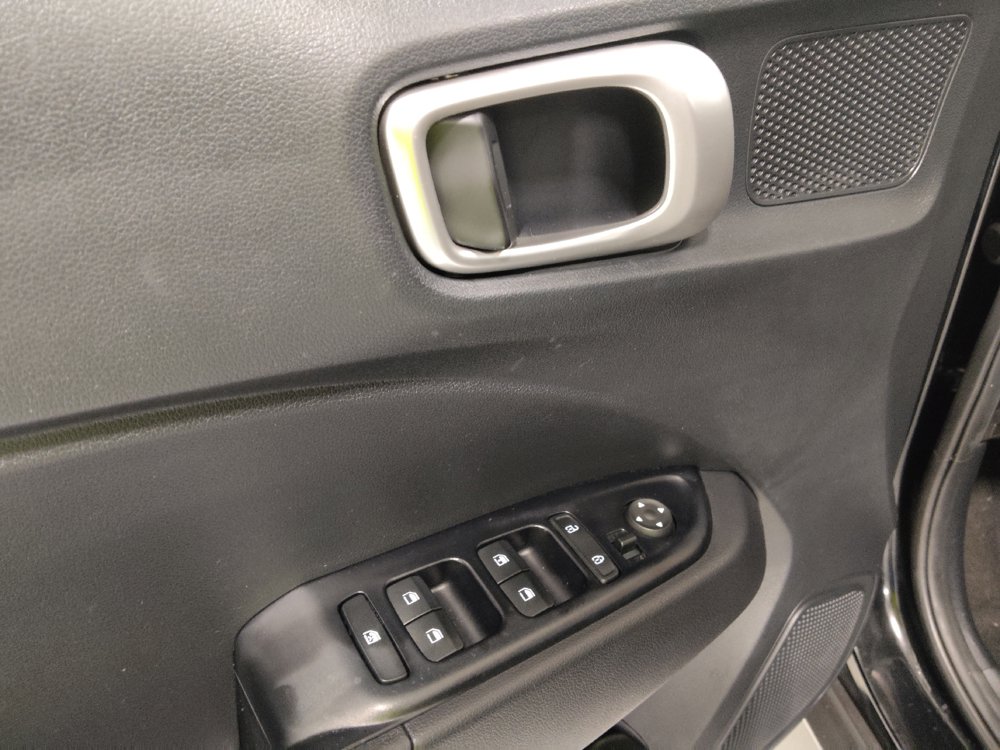 Used 2023 Hyundai Venue SE FWD image 27