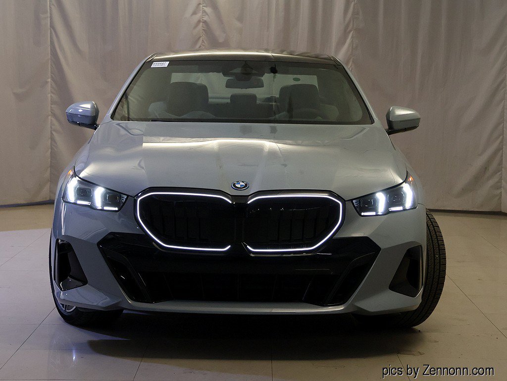 Used 2027 BMW 550e xDrive w/ Executive Package AWD/4WD image 5