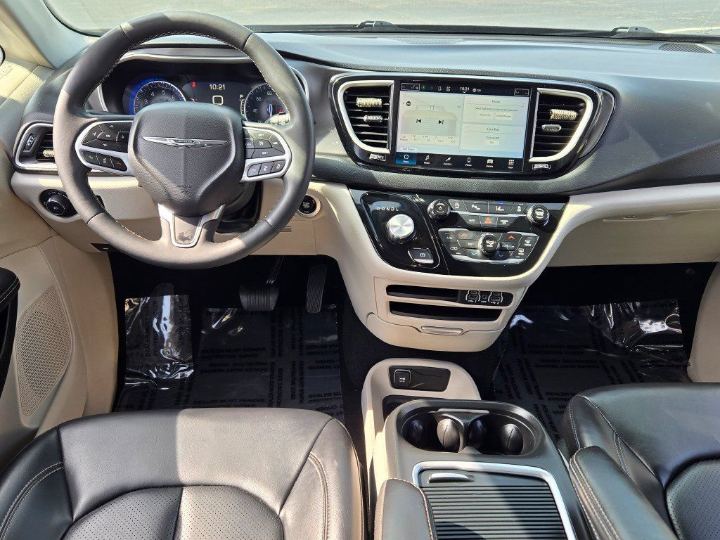 Used 2023 Chrysler Pacifica Touring-L FWD image 21