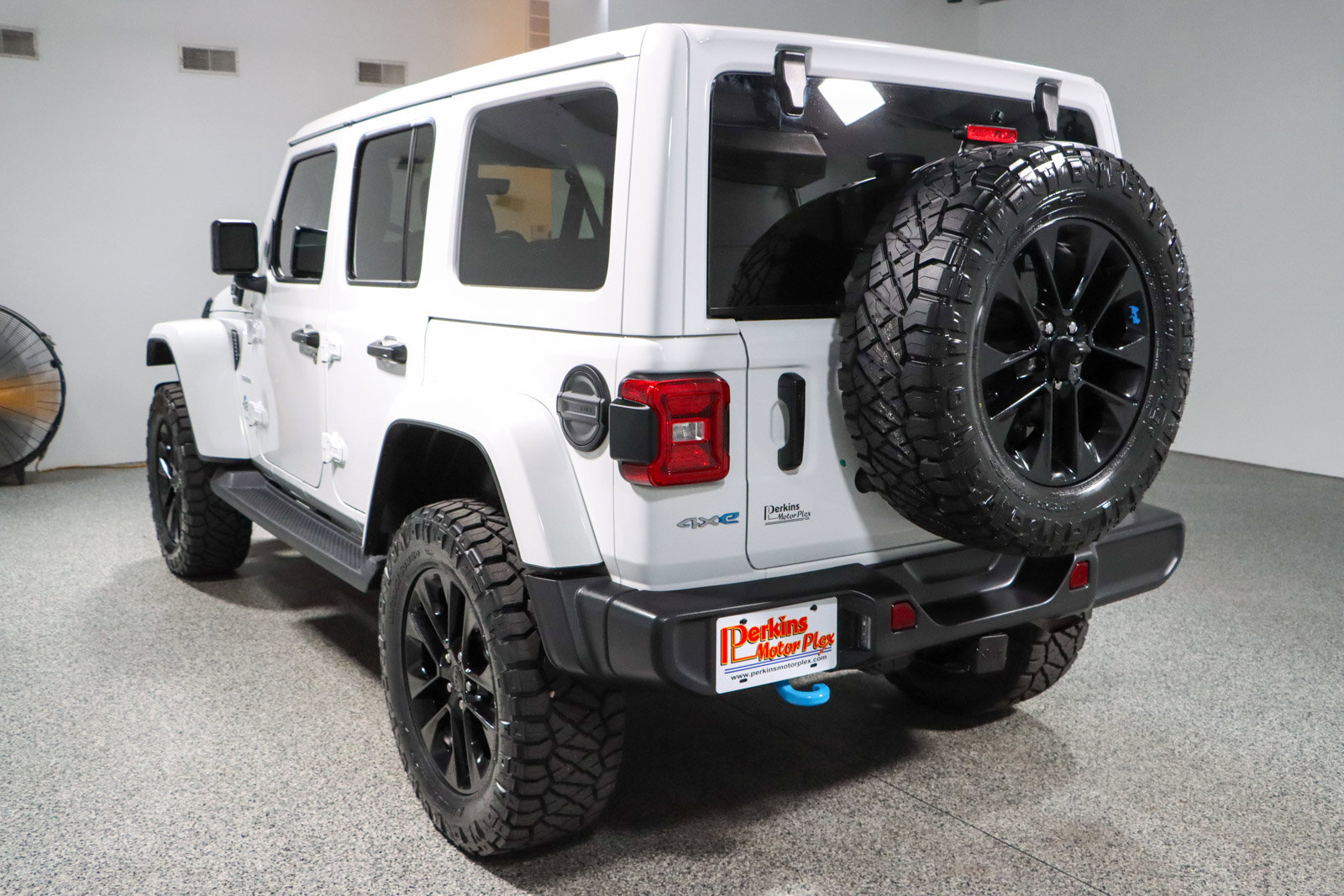 Used 2023 Jeep Wrangler Unlimited Sahara w/ Cold Weather Group AWD/4WD image 10
