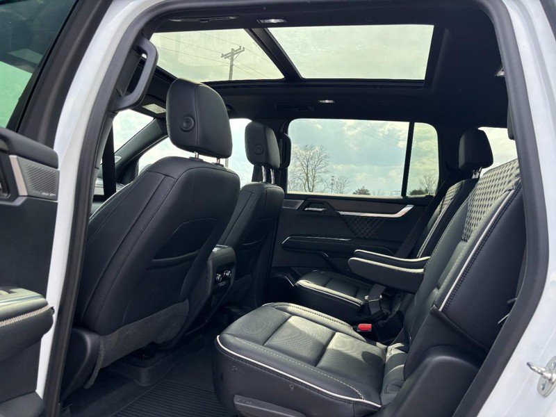 Used 2024 GMC Acadia Denali w/ Super Cruise Package image 11