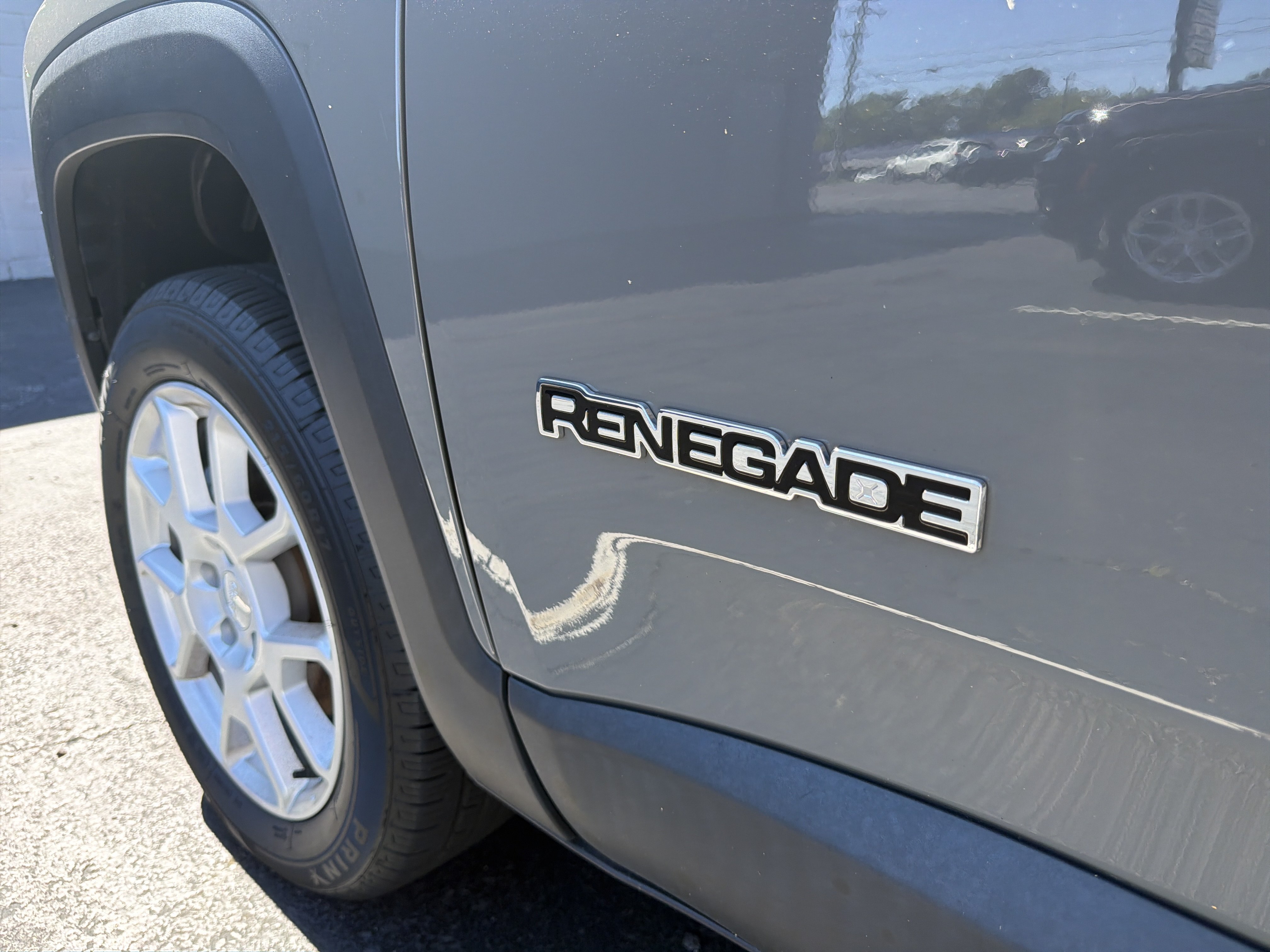 Used 2020 Jeep Renegade Latitude w/ Cold Weather Group AWD/4WD image 13