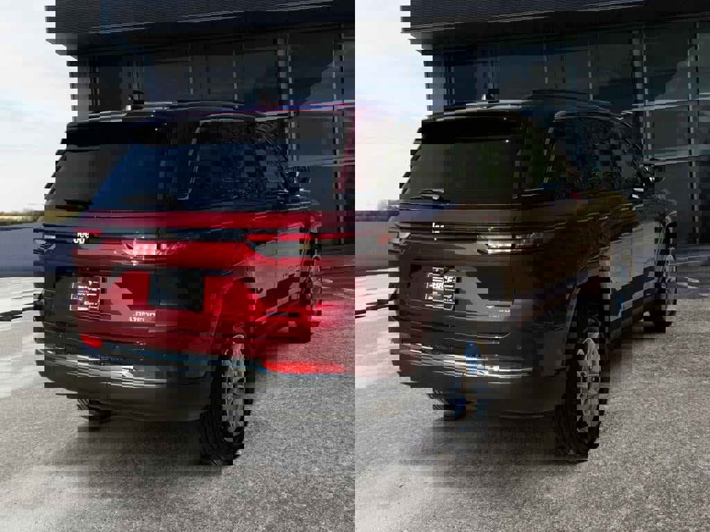 New 2025 Jeep Grand Cherokee Laredo X w/ Luxury Tech Group I image 7