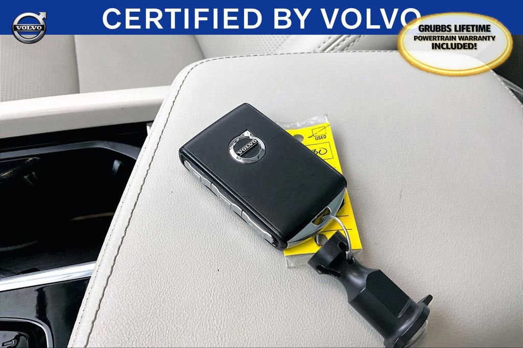 Certified 2023 Volvo XC60 B6 Ultimate w/ Protection Package Premier image 14