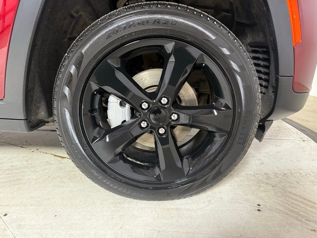 Used 2023 Jeep Grand Cherokee Limited w/ Black Appearance Package image 9