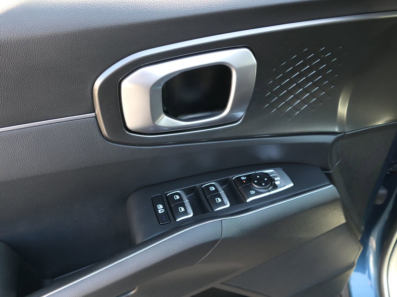 Used 2025 Kia Sorento EX w/ EX Panoramic Sunroof Package image 13