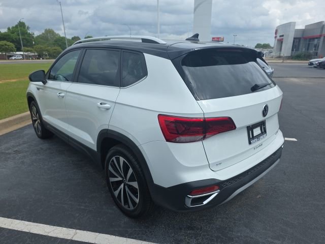 Used 2023 Volkswagen Taos SE w/ Panoramic Sunroof Package image 5
