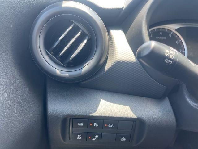 New 2025 Nissan Kicks Play S image 25