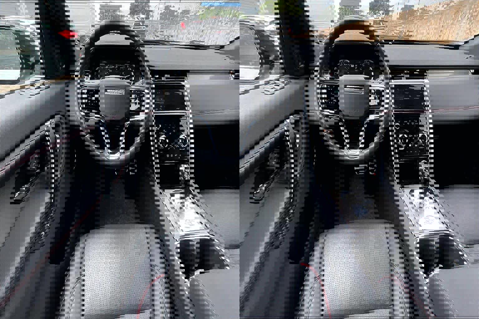 Used 2023 Land Rover Discovery Sport SE R-Dynamic image 6