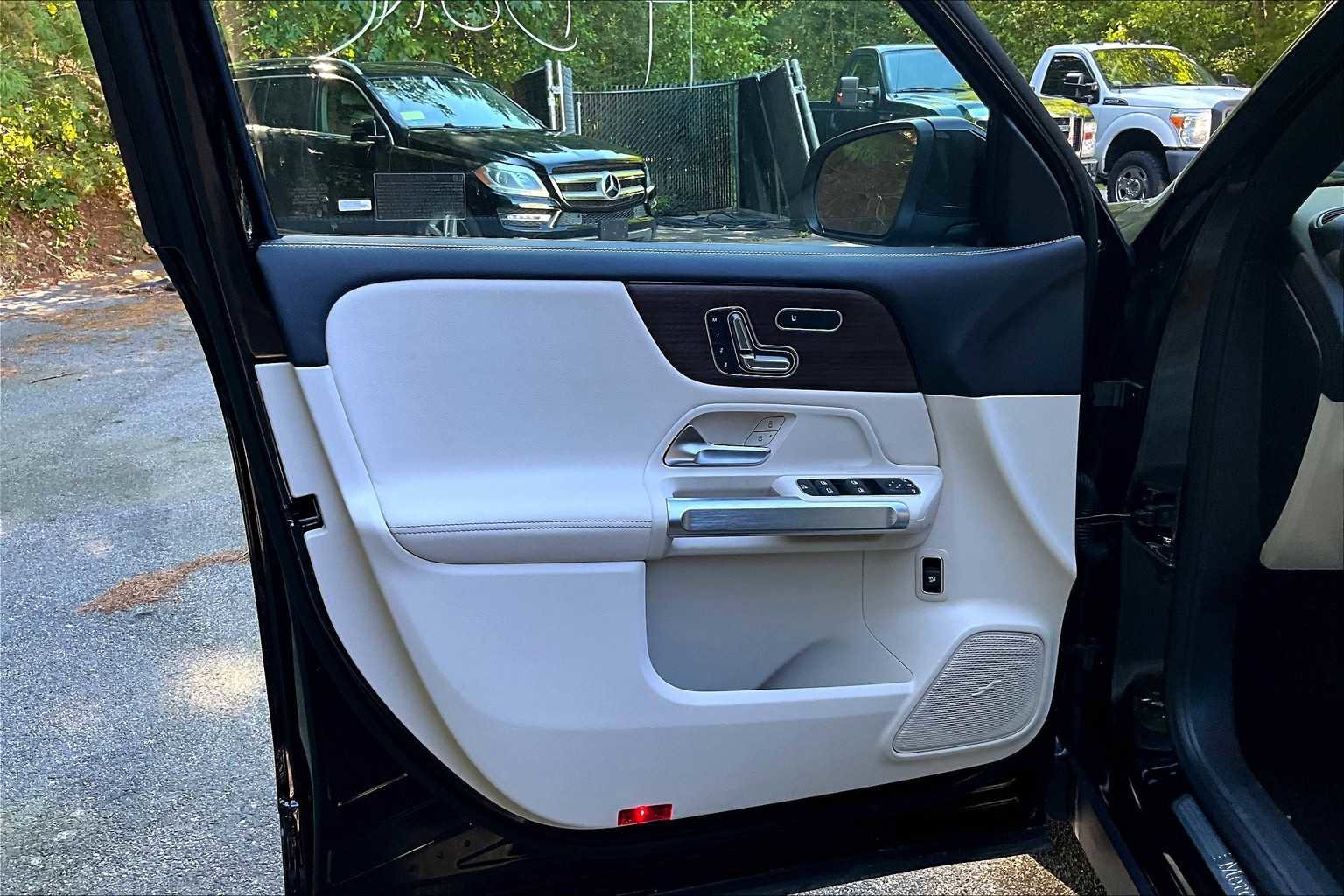 New 2026 Mercedes-Benz GLB 250 4MATIC image 12