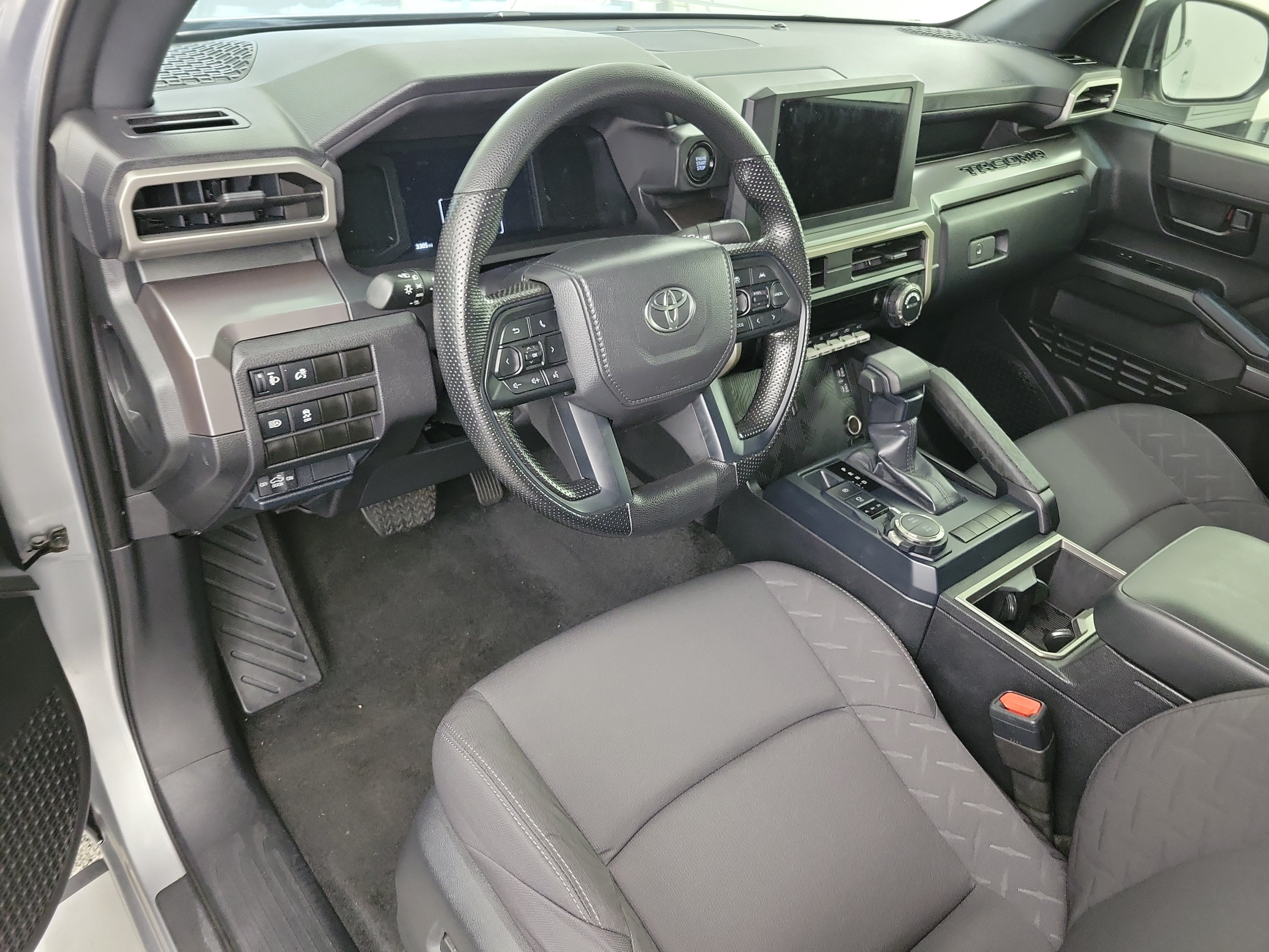 Certified 2025 Toyota Tacoma SR5 AWD/4WD image 16
