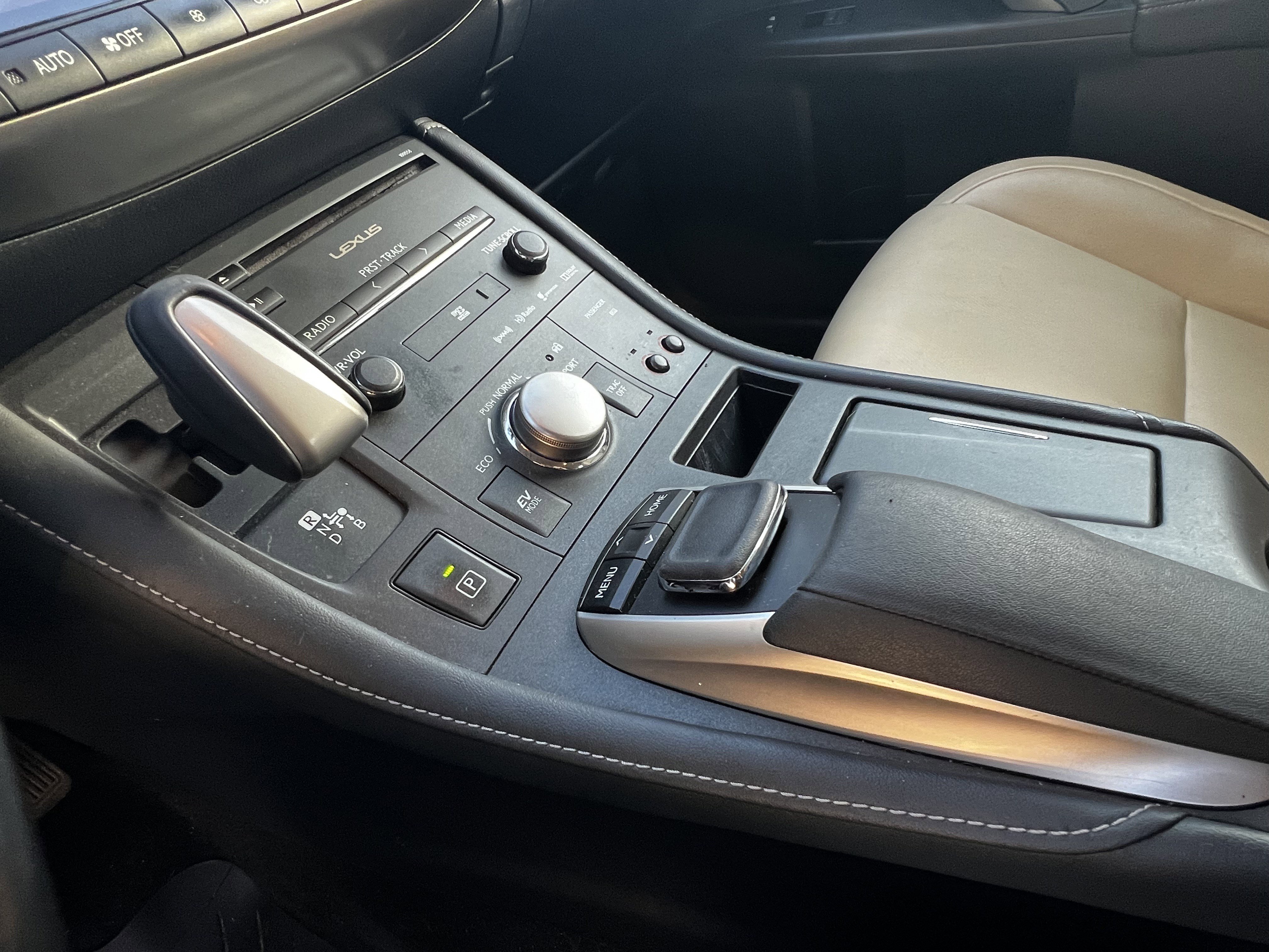 Used 2015 Lexus CT 200h w/ Navigation Package image 29