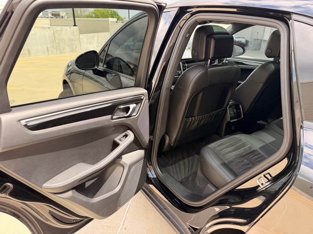 Used 2018 Porsche Macan AWD/4WD image 16