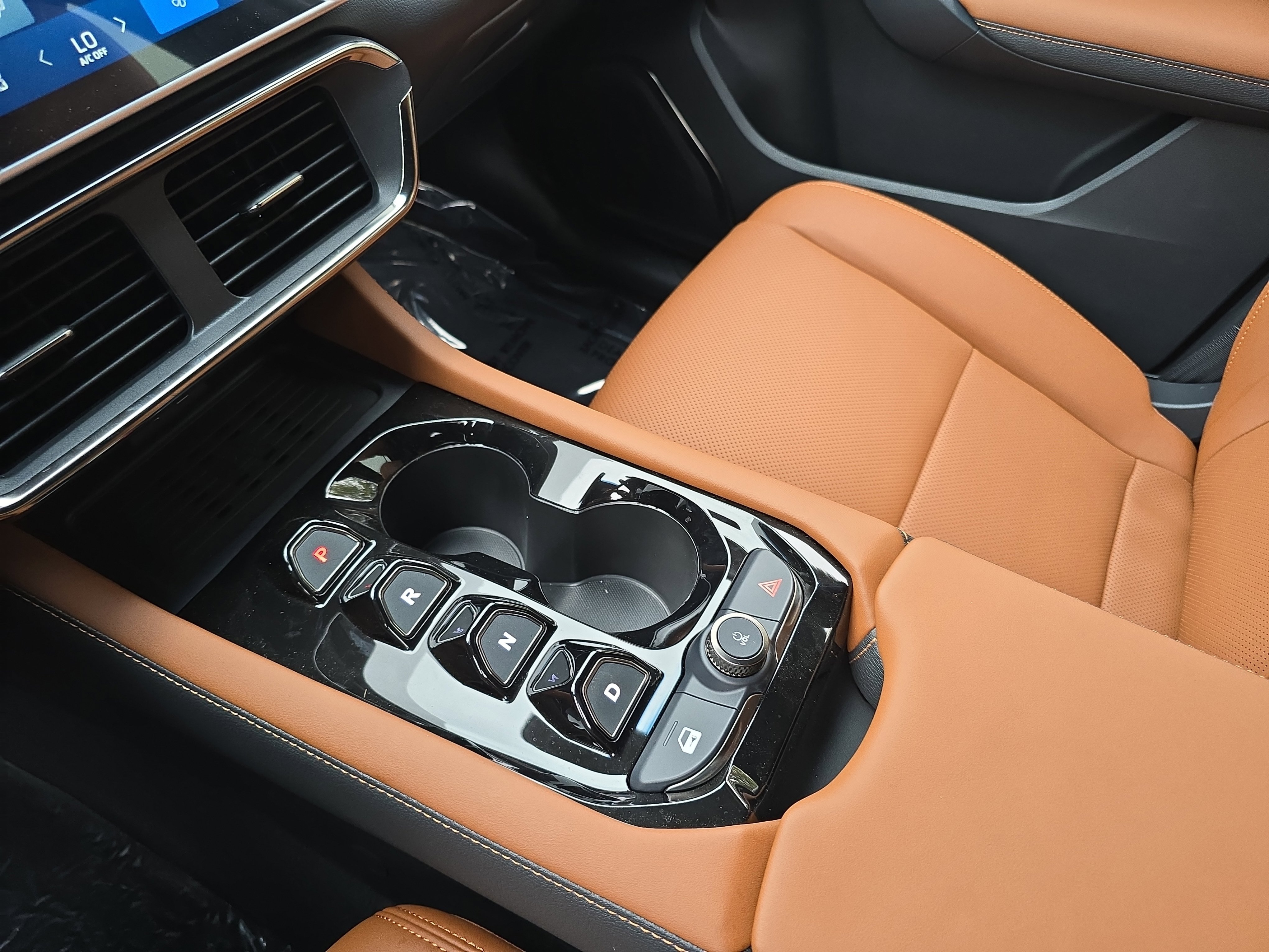 New 2025 VinFast VF 8 Plus image 24