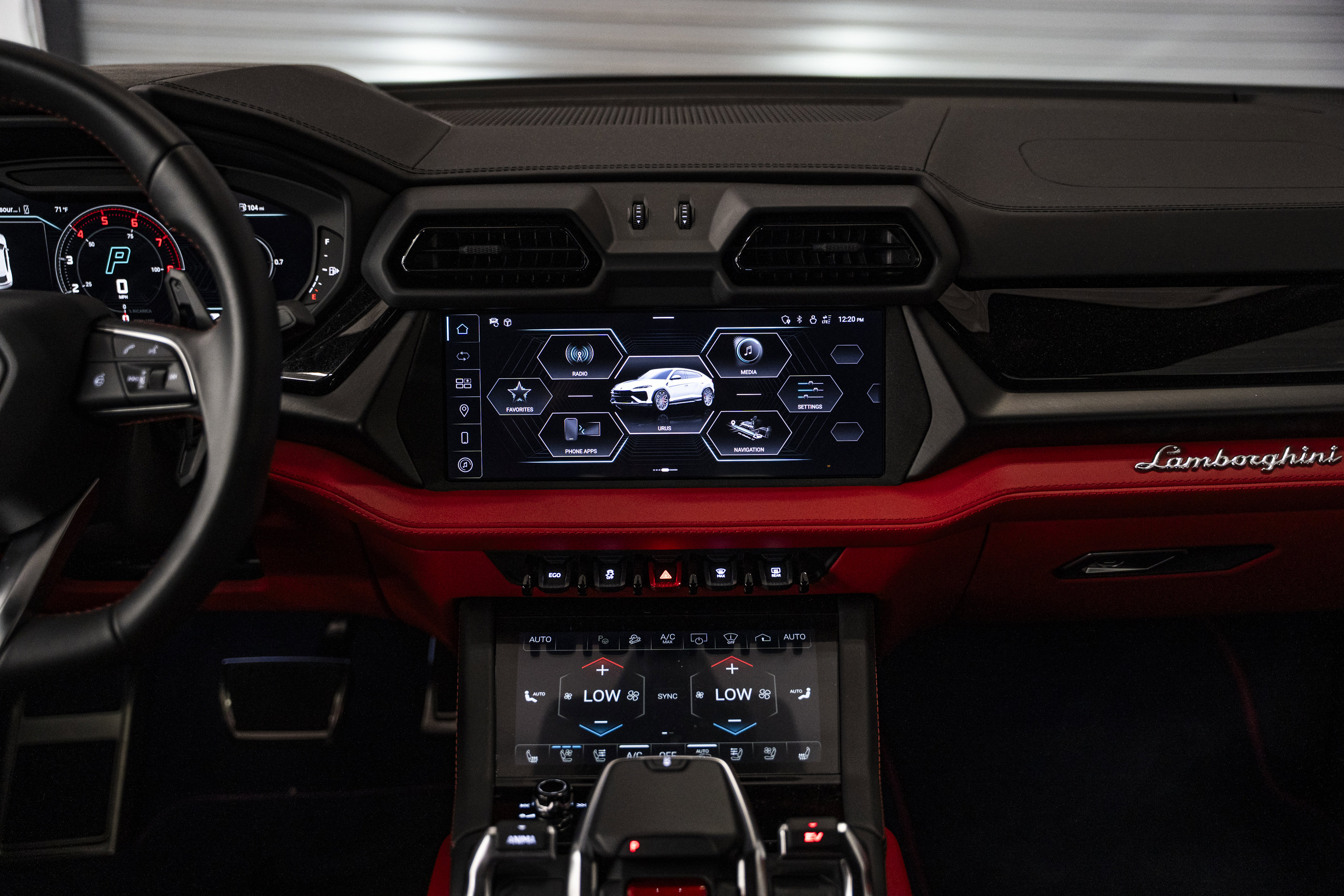 Used 2025 Lamborghini Urus SE AWD/4WD image 40